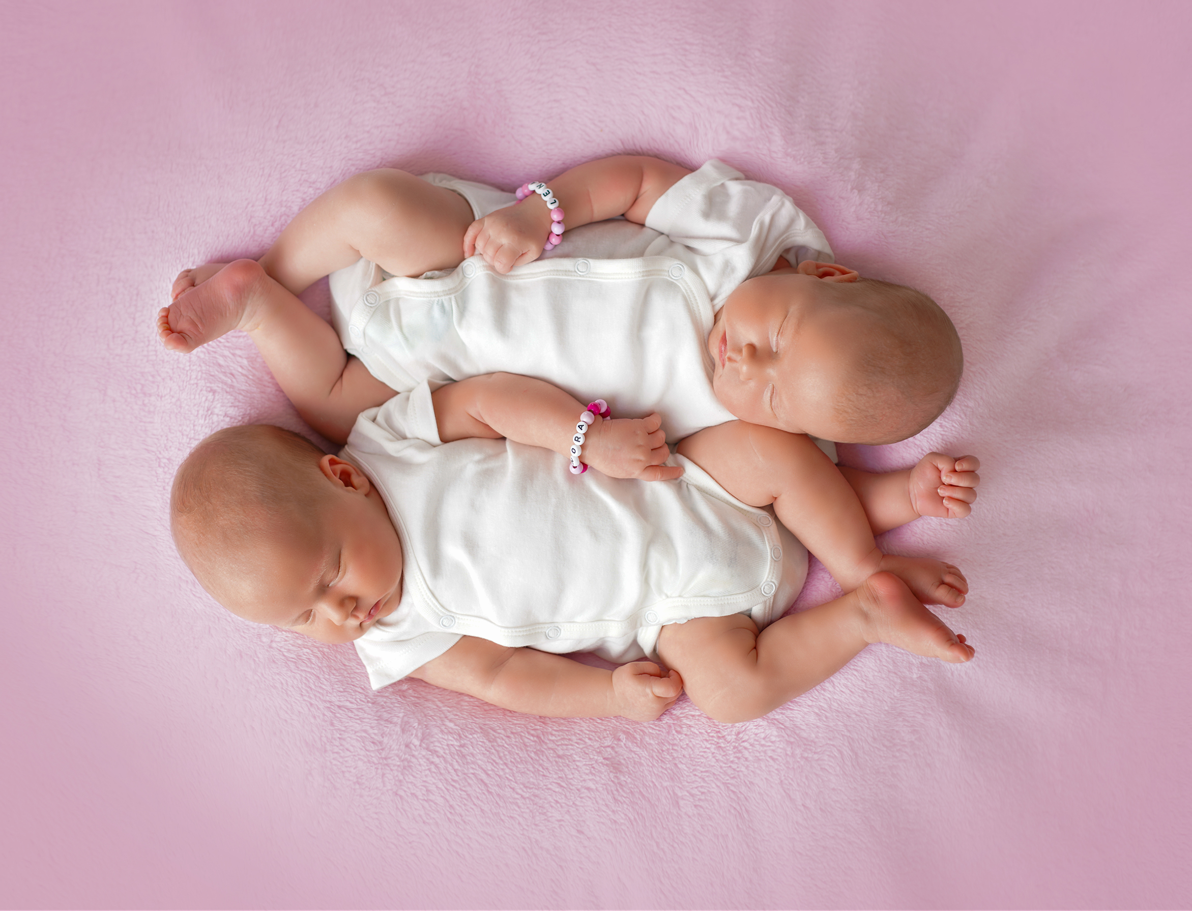süße Zwillinge als Neugeborenenfotografie aus Heilbronn